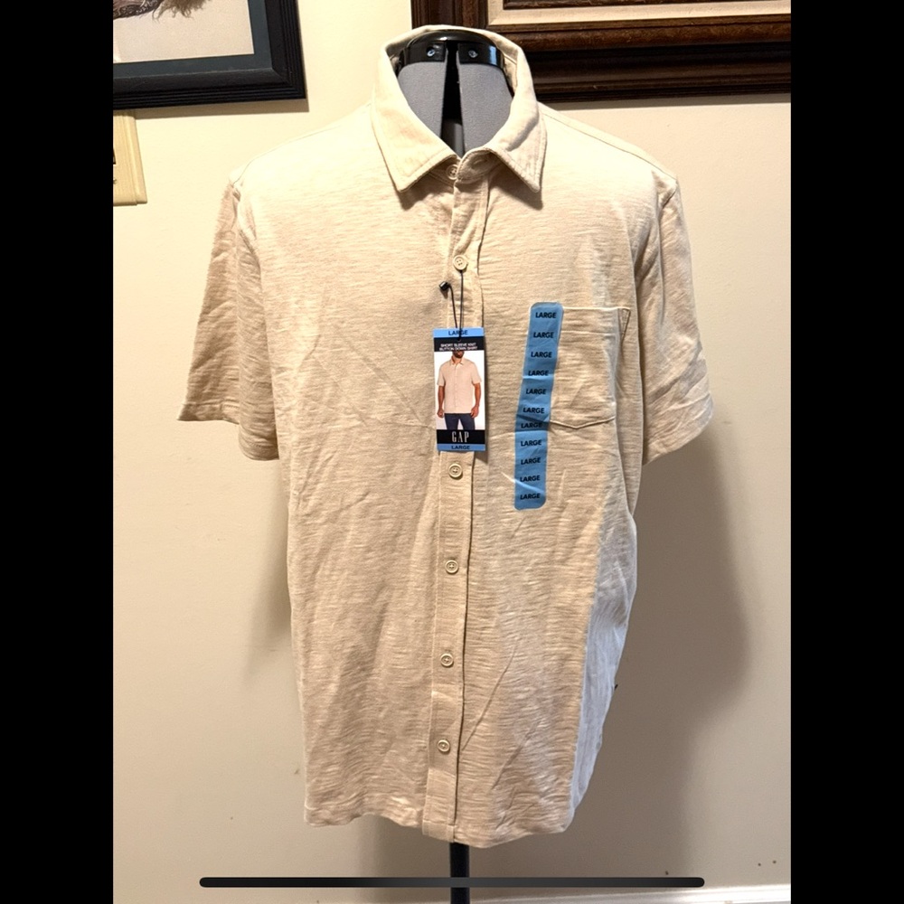 GAP Tan Casual Button Down Shirt with Classic Collar and Short Sleeves